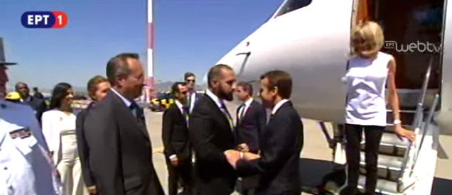 Ως σικάτη Γαλλίδα η Μπριζίτ Μακρόν στην Αθήνα -Απλή, με ασπρόμαυρο σύνολο και μια Lοuis Vuitton [εικόνες] | iefimerida.gr 0