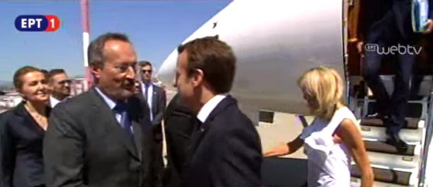 Ως σικάτη Γαλλίδα η Μπριζίτ Μακρόν στην Αθήνα -Απλή, με ασπρόμαυρο σύνολο και μια Lοuis Vuitton [εικόνες] | iefimerida.gr 2