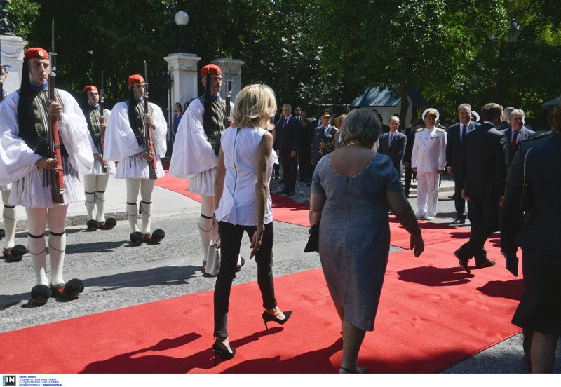 Η βαλίτσα γεμάτη Louis Vuitton της Μπριζίτ Μακρόν -Τα συνολάκια των 15.000 ευρώ που φόρεσε σε 24 ώρες στην Αθήνα [εικόνες] | iefimerida.gr 6