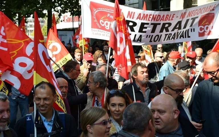 Ισχνές οι διαδηλώσεις στη Γαλλία -Ο Μακρόν προχωρά σε πιο σκληρές μεταρρυθμίσεις | iefimerida.gr 2