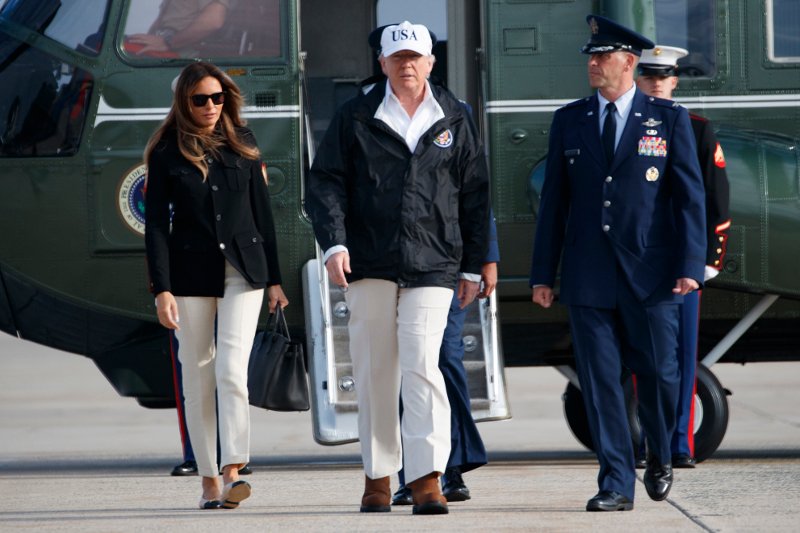 Η Μελάνια Τραμπ άλλαξε πάλι ρούχα: Αλλιώς έφυγε από τον Λευκό Οίκο και αλλιώς εμφανίστηκε στη Φλόριντα [εικόνες] | iefimerida.gr 2