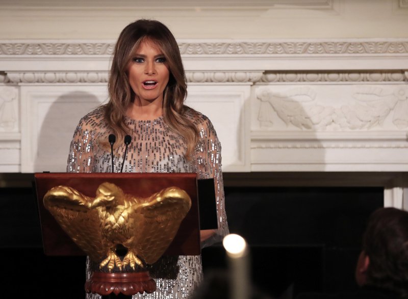 «Λαμπερή» εμφάνιση της Μελάνια Τραμπ -Με τουαλέτα 8.000 δολαρίων [εικόνες] | iefimerida.gr 1