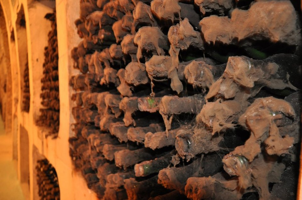 Αυτό το χωριό στη Μολδαβία είναι μία τεράστια υπόγεια κάβα 120 χλμ.! [εικόνες & βίντεο]  | iefimerida.gr 3