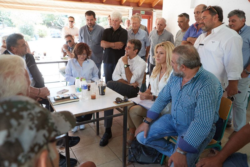 Ο Μητσοτάκης συναντήθηκε με ψαράδες του Σαρωνικού: «Πρόκειται για οικολογική καταστροφή, εντελώς απών ο Τσίπρας» | iefimerida.gr 0
