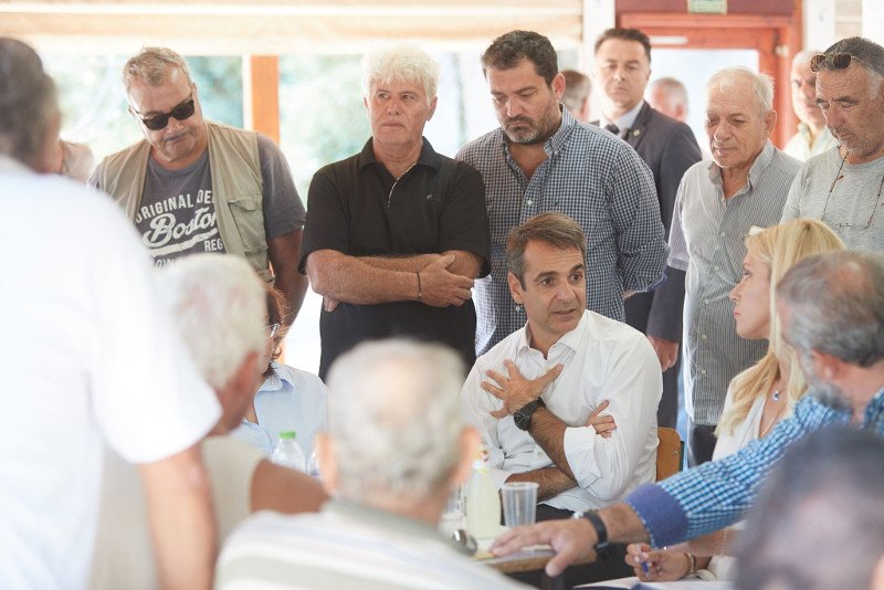 Ο Μητσοτάκης συναντήθηκε με ψαράδες του Σαρωνικού: «Πρόκειται για οικολογική καταστροφή, εντελώς απών ο Τσίπρας» | iefimerida.gr 1