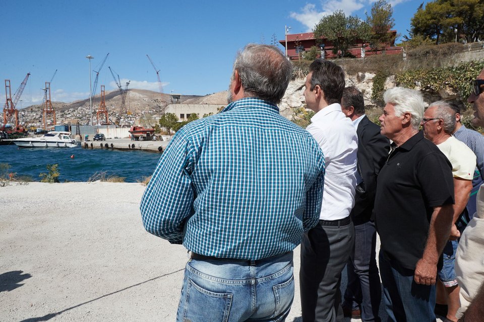 Ο Μητσοτάκης συναντήθηκε με ψαράδες του Σαρωνικού: «Πρόκειται για οικολογική καταστροφή, εντελώς απών ο Τσίπρας» | iefimerida.gr 2