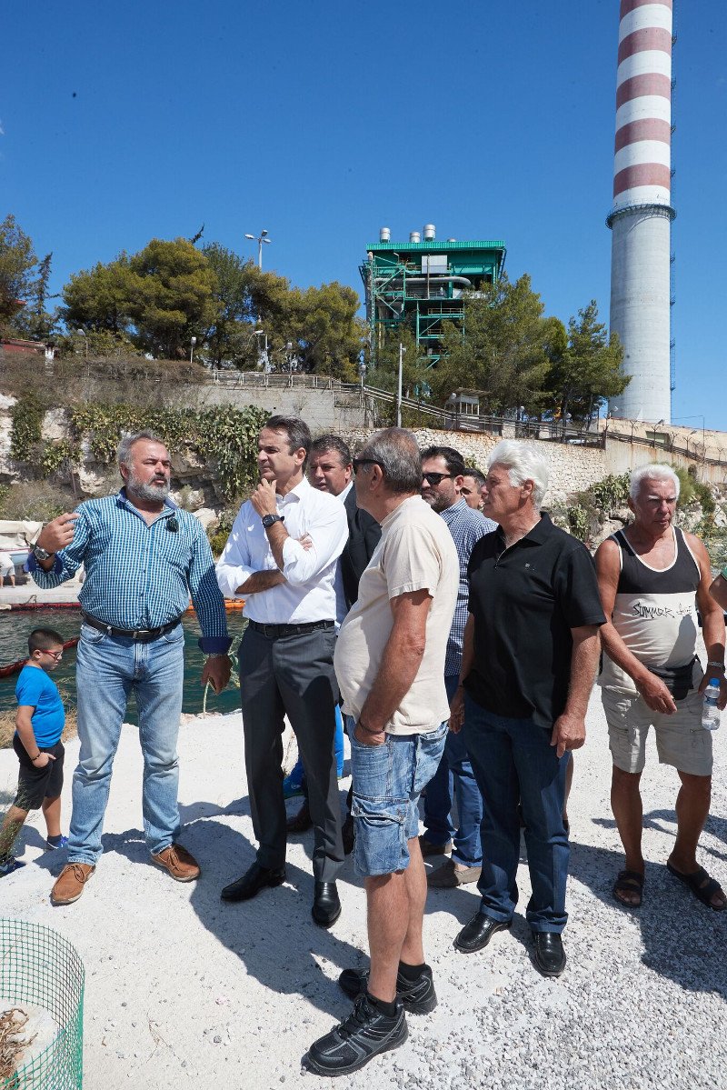Ο Μητσοτάκης συναντήθηκε με ψαράδες του Σαρωνικού: «Πρόκειται για οικολογική καταστροφή, εντελώς απών ο Τσίπρας» | iefimerida.gr 5