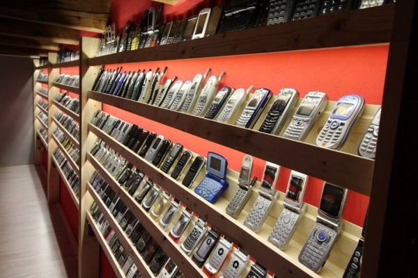 Μουσείο Vintage κινητών με πάνω από 3.500 «αρχαίες» συσκευές [εικόνες & βίντεο]  | iefimerida.gr 2