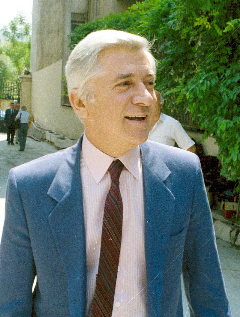 Σαν σήμερα πριν από 28 χρόνια: Ο Παύλος Μπακογιάννης δολοφονείται στην είσοδο του γραφείου του από τη 17Ν [εικόνες] | iefimerida.gr 0