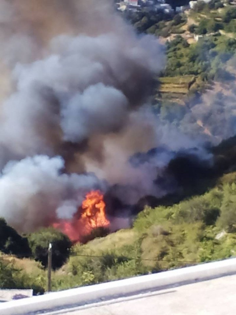 Ολονύχτια μάχη με τη φωτιά στη Νάξο -Κινδύνεψε σπίτι [εικόνες & βίντεο] | iefimerida.gr 2