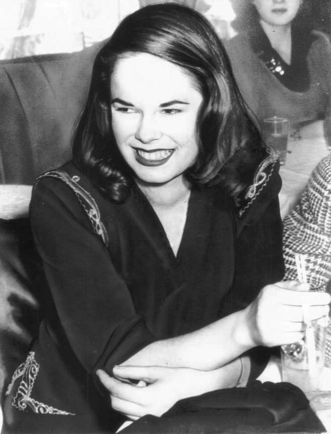 Ούνα, η 17χρονη που ερωτεύτηκε τρελά ο Τσάρλι Τσάπλιν στα γεράματα [εικόνες] | iefimerida.gr 2