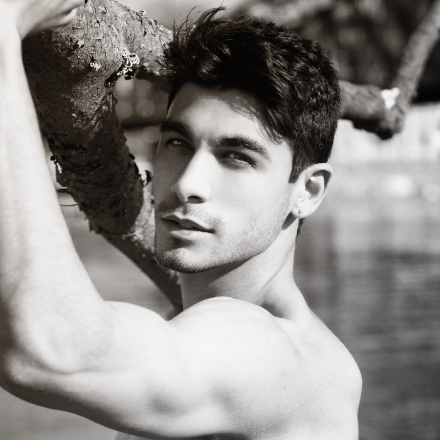 Από στέλεχος της Τελείας του Γκλέτσου, στο Nomads -27χρονος γαλανομάτης, μοντέλο [εικόνες] | iefimerida.gr 3