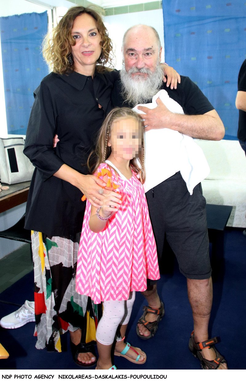 Τζίμης Πανούσης: Αυτή είναι η σύντροφός του, Αθηνά και η κόρη τους [εικόνα] | iefimerida.gr 0