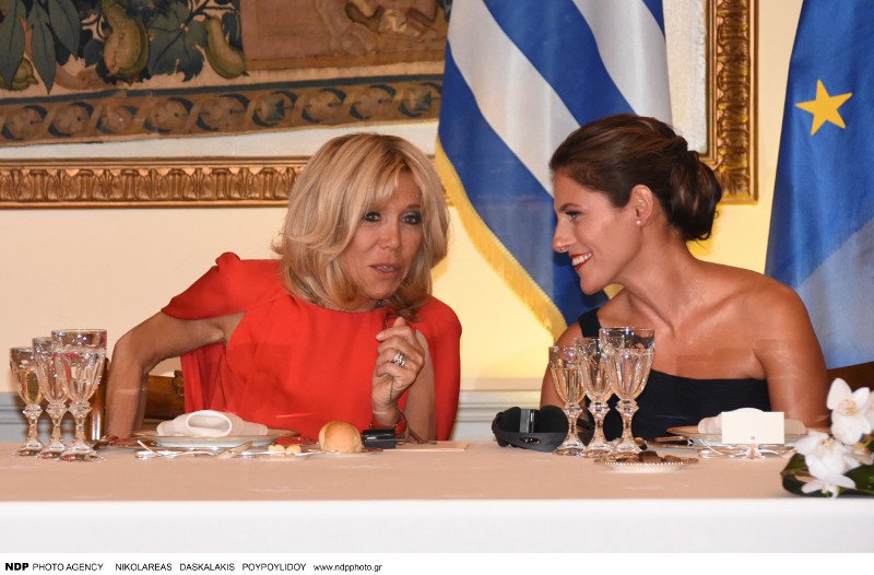 Το παρασκήνιο του δείπνου στο Προεδρικό -Το σχόλιο της Μαρέβας για την Περιστέρα και ο... Παυλόπουλος μεταφραστής του Ιερώνυμου [εικόνες] | iefimerida.gr 5