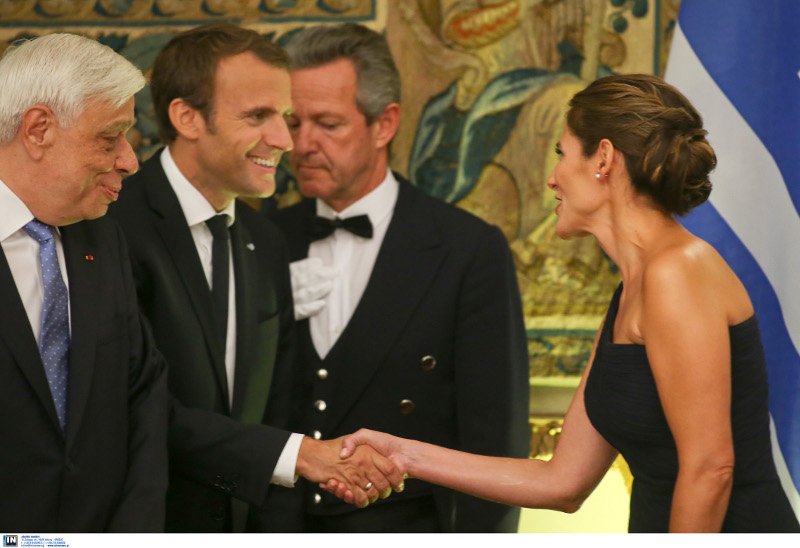 Το παρασκήνιο του δείπνου στο Προεδρικό -Το σχόλιο της Μαρέβας για την Περιστέρα και ο... Παυλόπουλος μεταφραστής του Ιερώνυμου [εικόνες] | iefimerida.gr 8