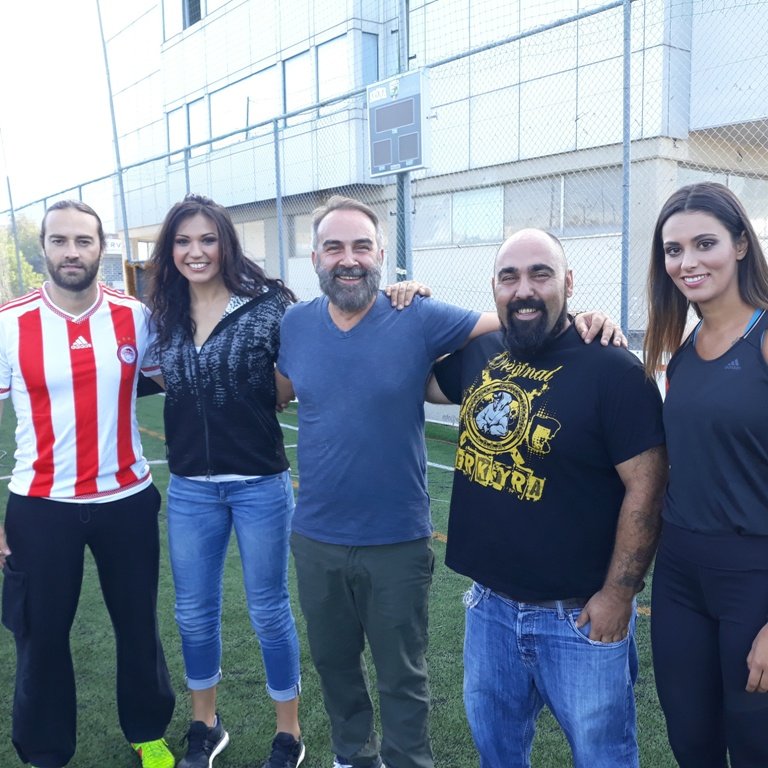 Ρεπόρτερ, αθλήτριες και VIP φίλοι ΑΕΚ και Ολυμπιακού έπαιξαν το δικό τους ντέρμπι με την υπογραφή της Nova [εικόνες] | iefimerida.gr 0