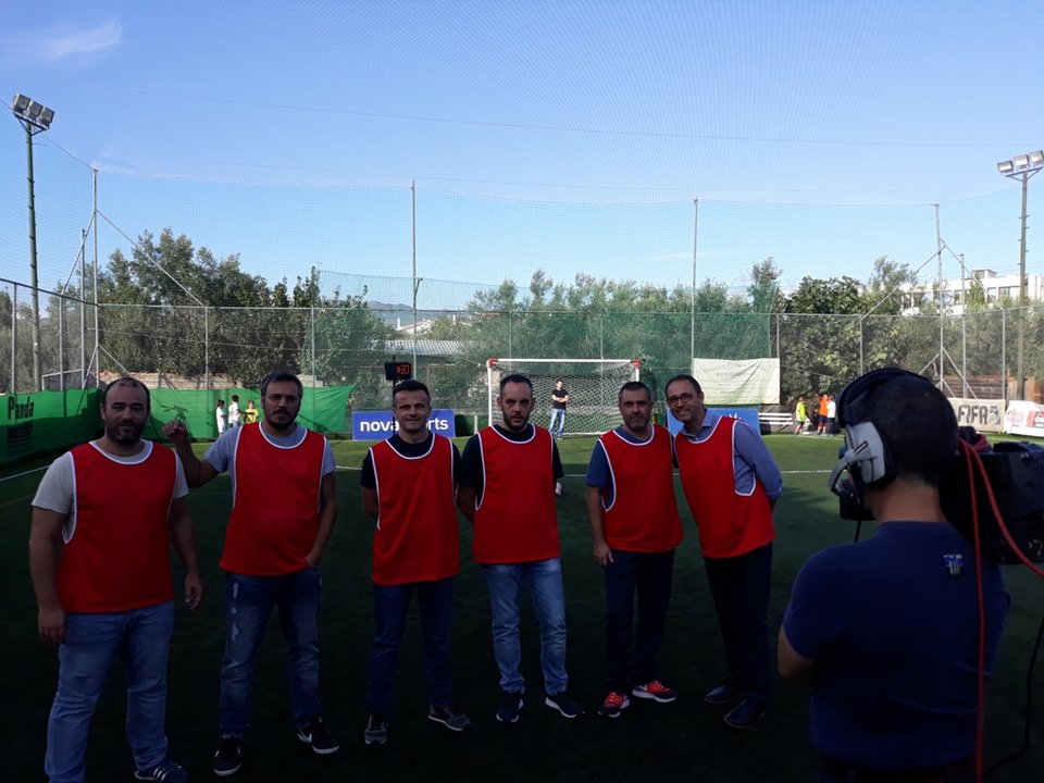 Ρεπόρτερ, αθλήτριες και VIP φίλοι ΑΕΚ και Ολυμπιακού έπαιξαν το δικό τους ντέρμπι με την υπογραφή της Nova [εικόνες] | iefimerida.gr 1