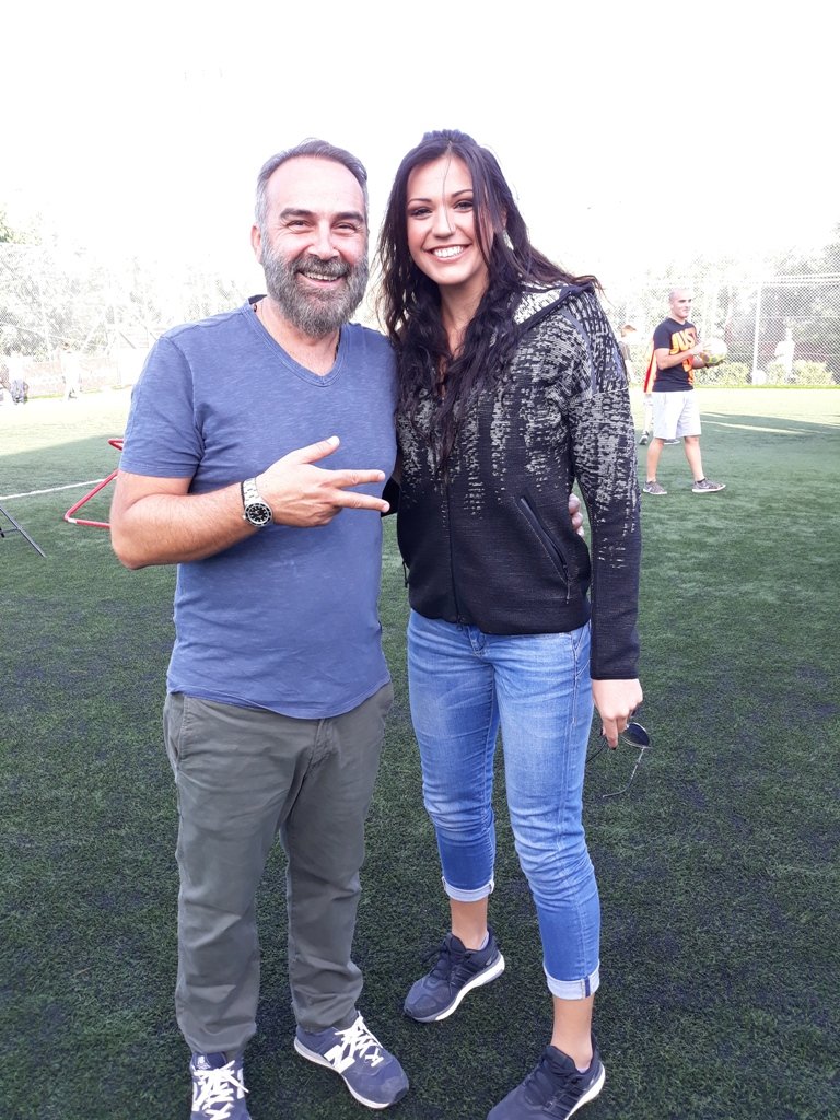 Ρεπόρτερ, αθλήτριες και VIP φίλοι ΑΕΚ και Ολυμπιακού έπαιξαν το δικό τους ντέρμπι με την υπογραφή της Nova [εικόνες] | iefimerida.gr 3