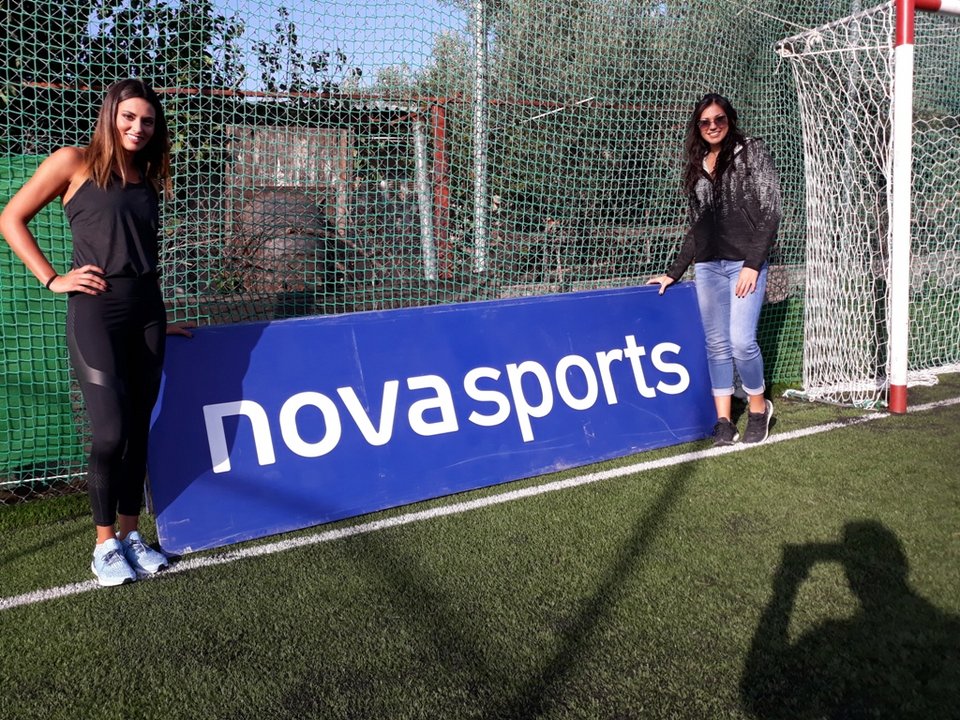 Ρεπόρτερ, αθλήτριες και VIP φίλοι ΑΕΚ και Ολυμπιακού έπαιξαν το δικό τους ντέρμπι με την υπογραφή της Nova [εικόνες] | iefimerida.gr 4