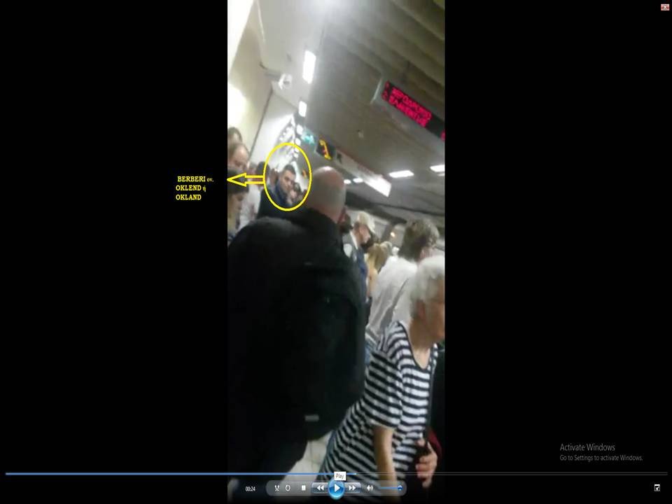 Καρέ-καρέ η δράση των πορτοφολάδων στο μετρό -Αρχηγός μία 36χρονη από την Αλβανία [εικόνες]  | iefimerida.gr 1