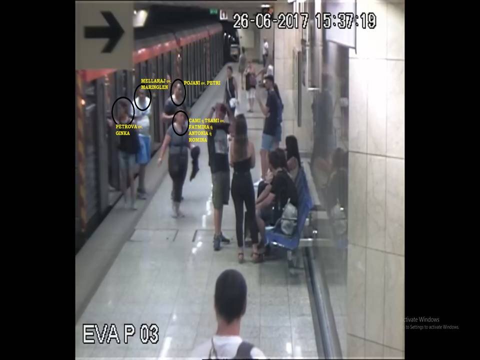 Καρέ-καρέ η δράση των πορτοφολάδων στο μετρό -Αρχηγός μία 36χρονη από την Αλβανία [εικόνες]  | iefimerida.gr 5