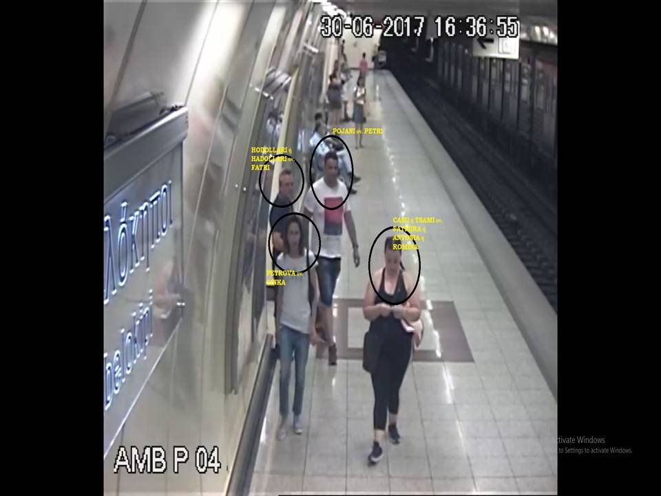 Καρέ-καρέ η δράση των πορτοφολάδων στο μετρό -Αρχηγός μία 36χρονη από την Αλβανία [εικόνες]  | iefimerida.gr 7