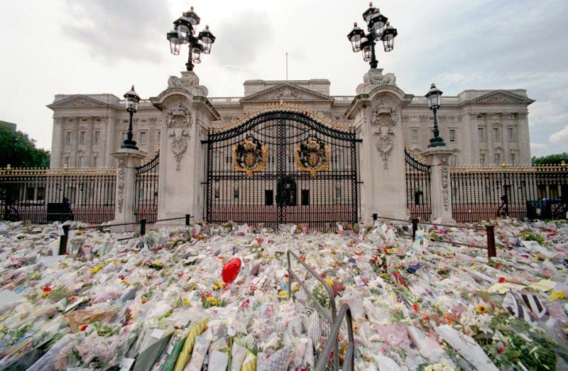 Η τελευταία ημέρα της ζωής της Νταϊάνα -Από τις βουτιές το πρωί στη Σαρδηνία, ως το φριχτό τροχαίο στο τούνελ Αλμά που της στοίχισε τη ζωή [εικόνες] | iefimerida.gr 28