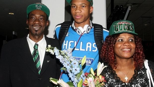 Eφυγε από τη ζωή ο πατέρας των Αντετοκούνμπο -Από ανακοπή καρδιάς [βίντεο] | iefimerida.gr 1