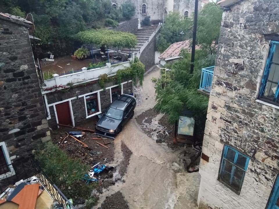 Σε κατάσταση έκτακτης ανάγκης η Σαμοθράκη -«Θάφτηκε» στη λάσπη | iefimerida.gr 2