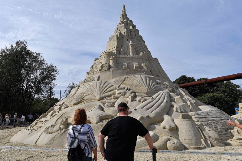 Το μεγαλύτερο παλάτι στην άμμο «χτίστηκε» στη Γερμανία [εικόνες] | iefimerida.gr 3