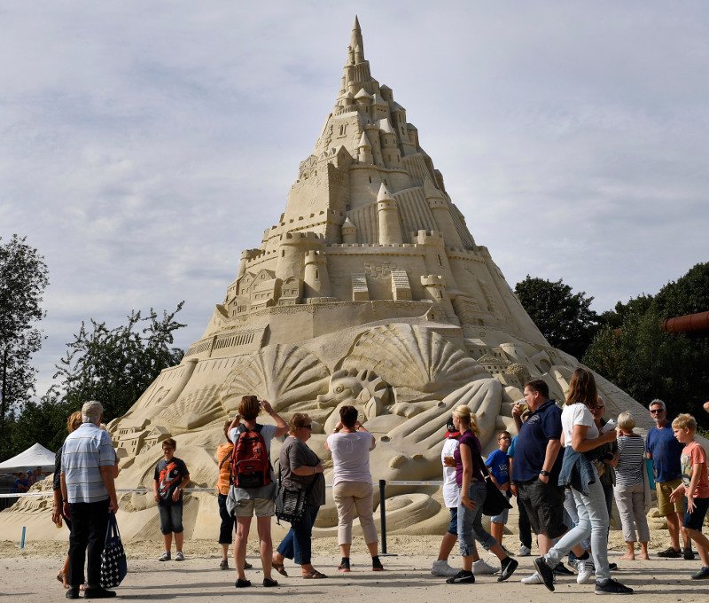 Το μεγαλύτερο παλάτι στην άμμο «χτίστηκε» στη Γερμανία [εικόνες] | iefimerida.gr 0