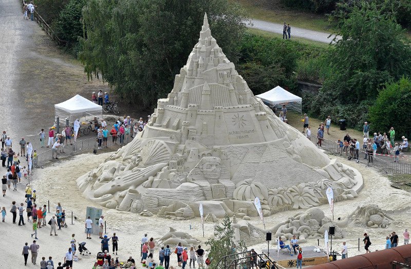 Το μεγαλύτερο παλάτι στην άμμο «χτίστηκε» στη Γερμανία [εικόνες] | iefimerida.gr 1