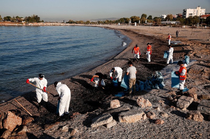Σαρωνικός SOS: Πίσσα γέμισαν οι ακτές -Η πετρελαιοκηλίδα έφτασε Λαγονήσι [εικόνες] | iefimerida.gr 9