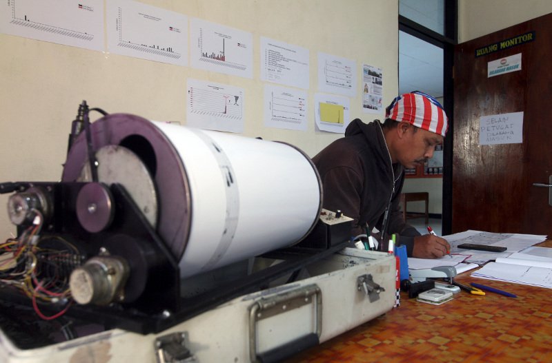 Συναγερμός στο Μπαλί: Απομακρύνουν άρον-άρον κατοίκους και τουρίστες για το φόβο έκρηξης ηφαιστείου [εικόνες & βίντεο]  | iefimerida.gr 3