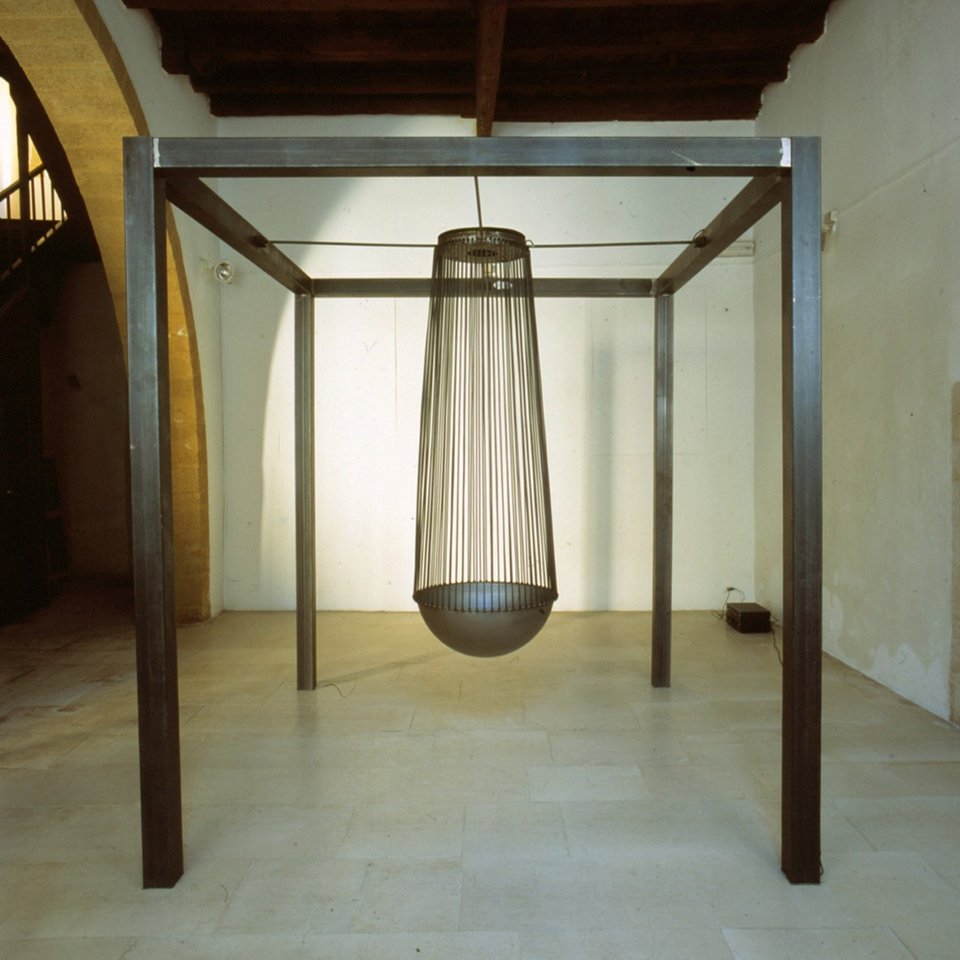 Ανατρεπτική έκθεση στο Βυζαντινό & Χριστιανικό Μουσείο -Κύπελλα από αλουμίνιο και σίδερα [εικόνες]  | iefimerida.gr 0