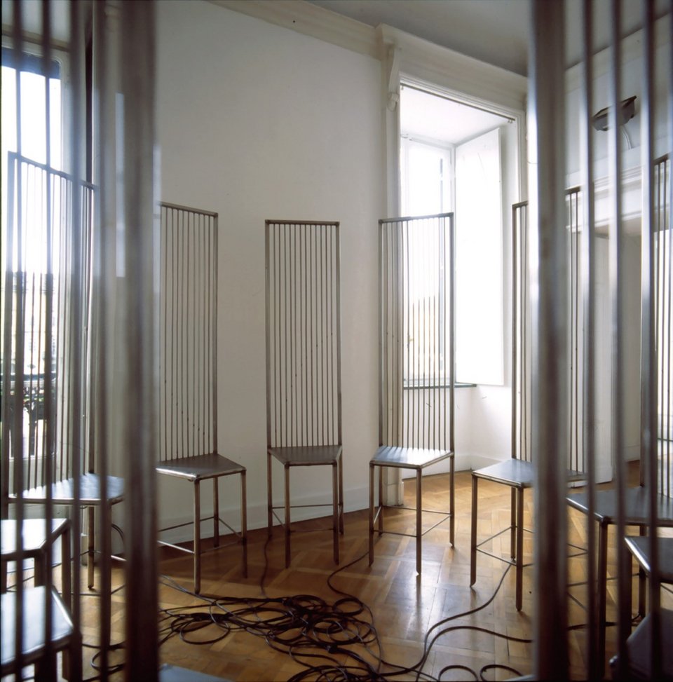 Ανατρεπτική έκθεση στο Βυζαντινό & Χριστιανικό Μουσείο -Κύπελλα από αλουμίνιο και σίδερα [εικόνες]  | iefimerida.gr 1