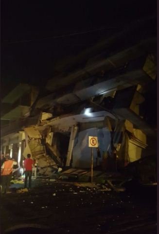 8,1 Ρίχτερ χτύπησαν το Μεξικό: Νεκροί, καταστροφές και μικρό τσουνάμι [εικόνες & βίντεο] | iefimerida.gr 0