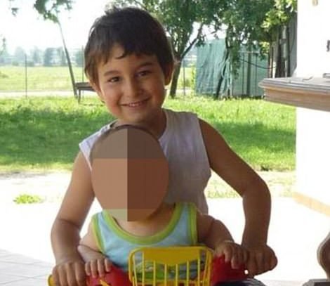 Αυτή είναι η μητέρα και το παιδάκι της που τους ρούφηξε το ηφαίστειο στην Ιταλία [εικόνες] | iefimerida.gr 1