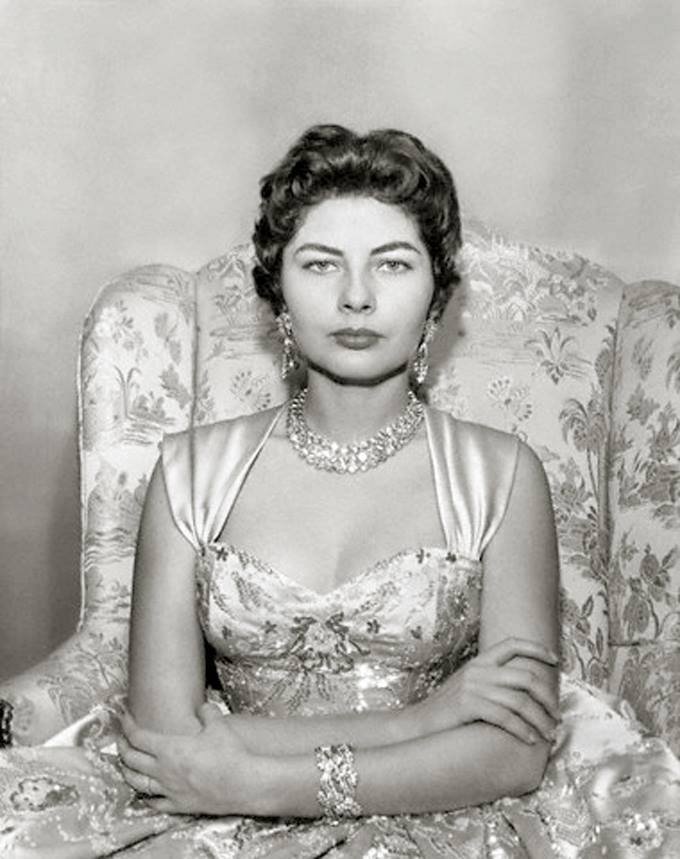 Πριγκίπισσα Σοράγια -Γιατί την έδιωξε ο Σάχης σε ηλικία 26 ετών [εικόνες] | iefimerida.gr 0