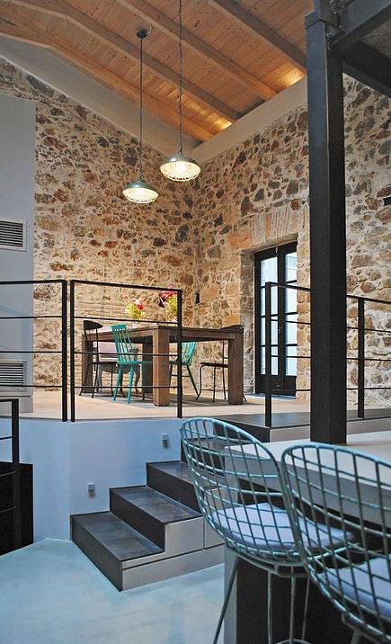 Το νεοκλασικό του Κάρολου Κουν στα Εξάρχεια ανακαινίσθηκε και μετατράπηκε σε ένα μοντέρνο σπίτι [εικόνες]  | iefimerida.gr 2