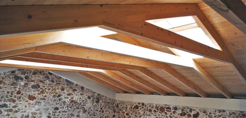 Το νεοκλασικό του Κάρολου Κουν στα Εξάρχεια ανακαινίσθηκε και μετατράπηκε σε ένα μοντέρνο σπίτι [εικόνες]  | iefimerida.gr 5