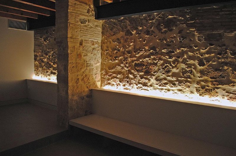 Το νεοκλασικό του Κάρολου Κουν στα Εξάρχεια ανακαινίσθηκε και μετατράπηκε σε ένα μοντέρνο σπίτι [εικόνες]  | iefimerida.gr 6