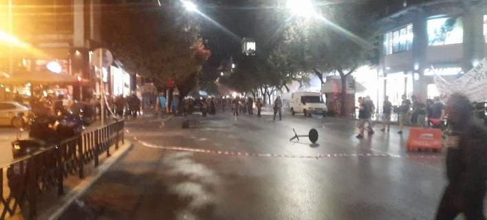 Εκτεταμένα επεισόδια στις πορείες για τον Παύλο Φύσσα: Τραυματίες και ζημιές - Επιτέθηκαν σε συνεργείο του ANT1 | iefimerida.gr 5