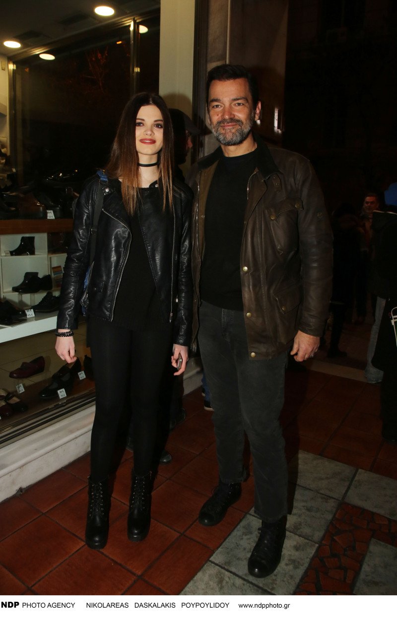 Η μελαχρινή εγγονή της Τζένης Καρέζη ανεβαίνει στη σκηνή [εικόνες] | iefimerida.gr 1