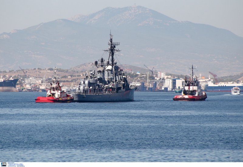 Το «Βέλος» πλέει ξανά -Το αντιτορπιλικό που αψήφησε τη χούντα μεταφέρθηκε στη Σαλαμίνα [εικόνες & βίντεο] | iefimerida.gr 2