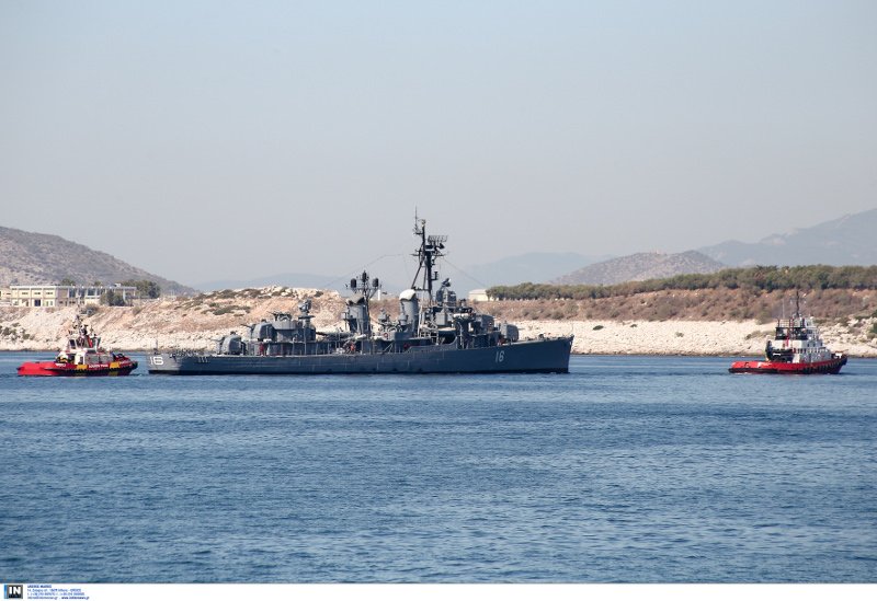 Το «Βέλος» πλέει ξανά -Το αντιτορπιλικό που αψήφησε τη χούντα μεταφέρθηκε στη Σαλαμίνα [εικόνες & βίντεο] | iefimerida.gr 4