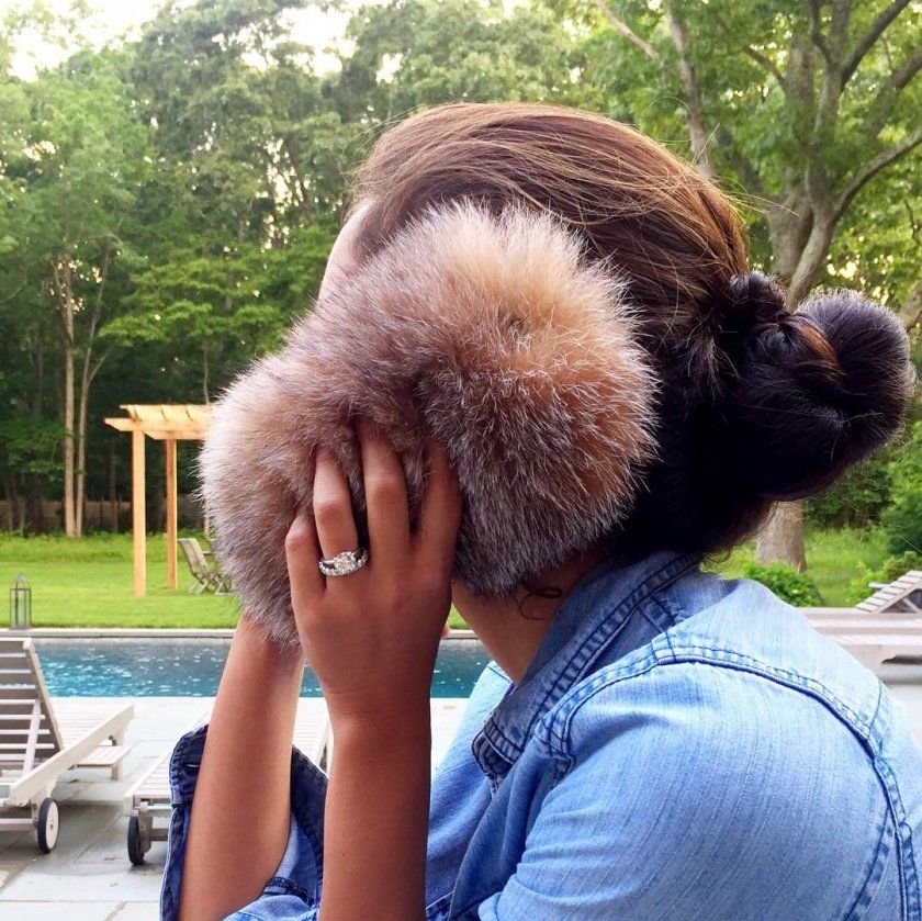 Στέλεχος τράπεζας άφησε τη δουλειά της και κάνει θήκες για  iPhone από αληθινή γούνα [εικόνες] | iefimerida.gr 5