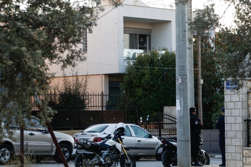 Aνατροπή με την οικογενειακή τραγωδία στο Μαρκόπουλο: Η 17χρονη πήγε να σώσει τη μητέρα της και αυτή την έσφαξε | iefimerida.gr 1