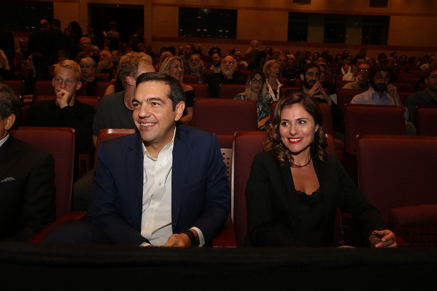 Τσίπρας-Μπαζιάνα πήγαν να δουν τη νέα ταινία του Παντελή Βούλγαρη [εικόνες] | iefimerida.gr 0