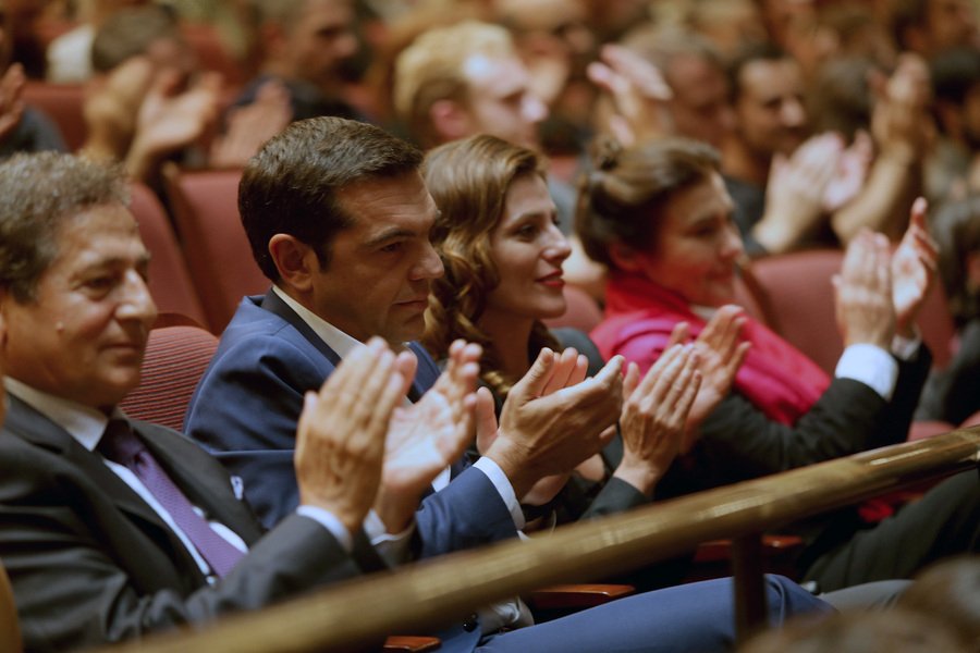 Τσίπρας-Μπαζιάνα πήγαν να δουν τη νέα ταινία του Παντελή Βούλγαρη [εικόνες] | iefimerida.gr 4